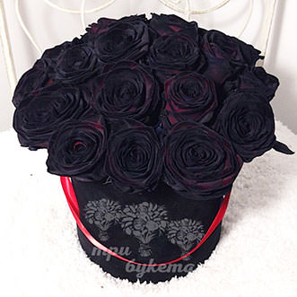 17 черных роз в шляпной коробке