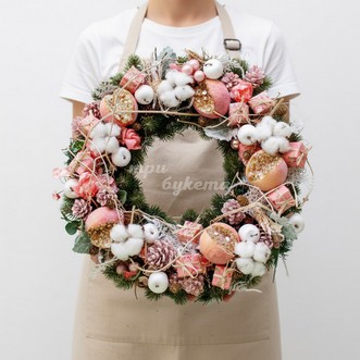 Венок новогодний розовый