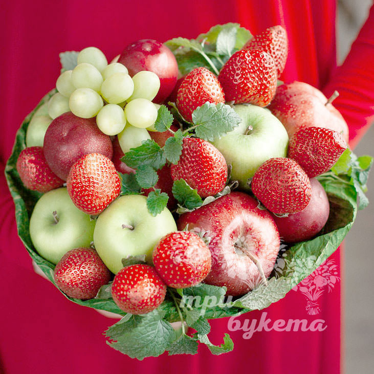 Букет из клубники и маракуй