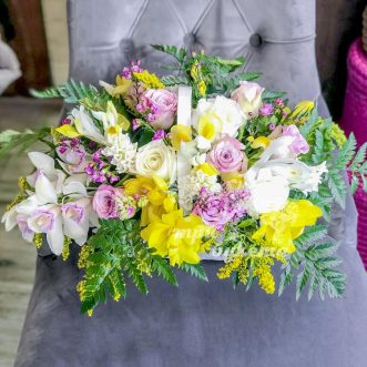 Корзина роз и орхидей Корзина роз и орхидей