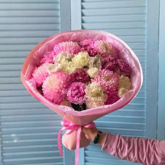 Розовый букет хризантем, роз и эустом